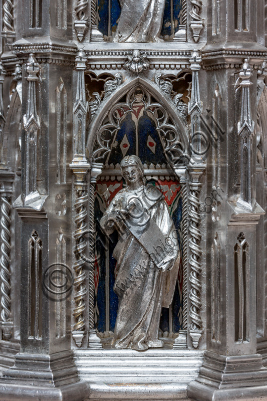 Florence, Museum of the Opera del Duomo (Museum of Florence Cathedral of Santa Maria del Fiore): “the silver altar of St. John's Treasure” (1367 - 1483), by florentine masters.Front of the dossal: detail of a niche with a statue of a saint (or prophet) in the fourth pillar from the left.