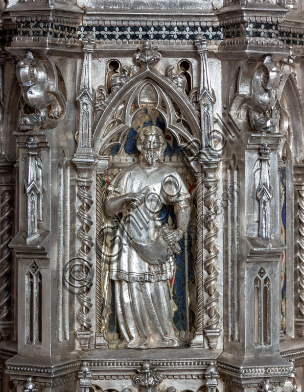 Florence, Museum of the Opera del Duomo (Museum of Florence Cathedral of Santa Maria del Fiore): “the silver altar of St. John's Treasure” (1367 - 1483), by florentine masters.Front of the dossal, fourth pillar: niche with a statue of a saint or prophet holding a parchment.