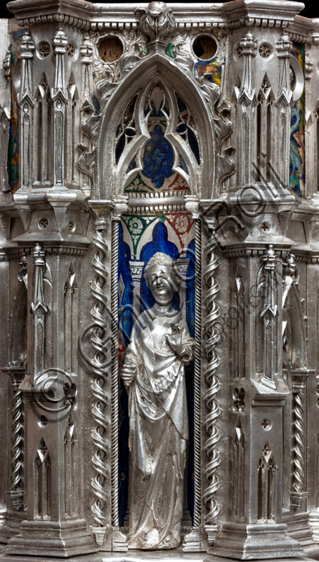 Florence, Museum of the Opera del Duomo (Museum of Florence Cathedral of Santa Maria del Fiore): “the silver altar of St. John's Treasure” (1367 - 1483), by florentine masters.Front of the dossal: upper detail of the fourth pillar with a statuette of a saint holding a scroll, within a niche.