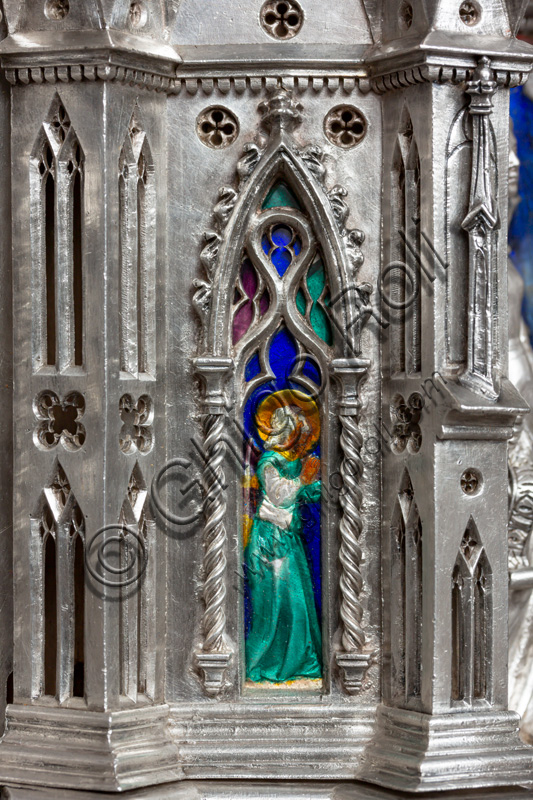 Florence, Museum of the Opera del Duomo (Museum of Florence Cathedral of Santa Maria del Fiore): “the silver altar of St. John's Treasure” (1367 - 1483), by florentine masters.Front of the dossal:  upper detail of the fifth pillar with the figure of an angel in coloured enamels within an ogival window.