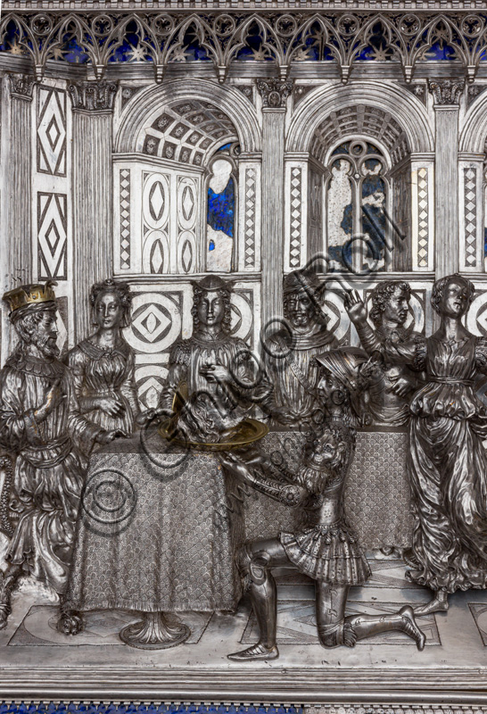 “Il banchetto di Erode e la danza di Salomè”, di Antonio di Salvi e Francesco di Giovanni. Formella  “Altare d'argento del Tesoro di San Giovanni (1367 - 1483)”,  Museo dell'Opera del Duomo (Santa Maria del Fiore), Firenze.Particolare.