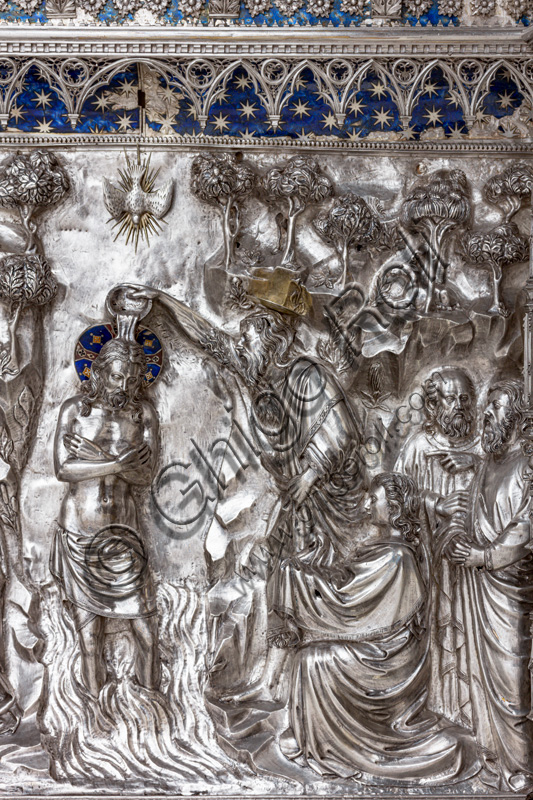 “St. John baptizes Christ in the waters of the Jordan”, by fourteenth-century Florentine goldsmiths.Tile of “The Silver Altar of St. John's Treasure” (1367 - 1483), Museum of the Opera del Duomo (Museum of Florence Cathedral of Santa Maria del Fiore), Florence.Detail.