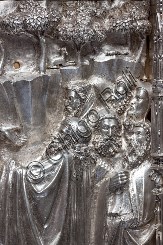 “St. John baptizes the crowds”, by fourteenth-century Florentine goldsmiths.Tile of “The Silver Altar of St. John's Treasure” (1367 - 1483), Museum of the Opera del Duomo (Museum of Florence Cathedral of Santa Maria del Fiore), Florence.Detail.