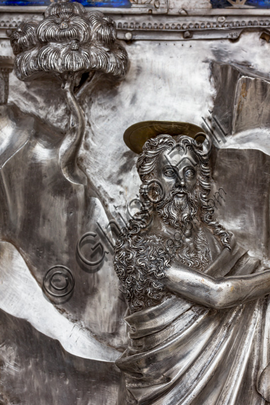 “St. John the Baptist indicates Christ to the disciples”, by fourteenth-century Florentine goldsmiths. The Saint holds up the motto: “Ecce Agnus Dei, exception Qui tollit peccata mundi”.Tile of “The Silver Altar of St. John's Treasure” (1367 - 1483), Museum of the Opera del Duomo (Museum of Florence Cathedral of Santa Maria del Fiore), Florence.Detail.