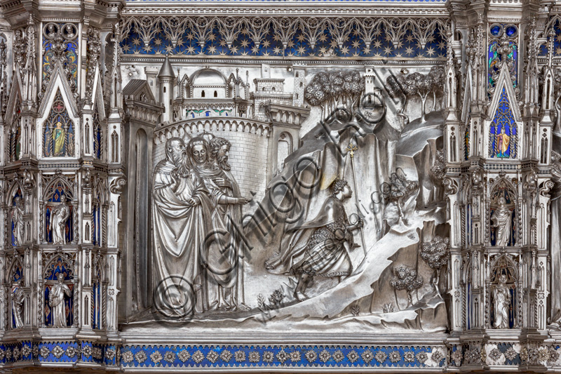 “San Giovannino si avvia verso il deserto”, di maestri orafi fiorentini trecenteschi. Formella  “Altare d'argento del Tesoro di San Giovanni (1367 - 1483)”,  Museo dell'Opera del Duomo (Santa Maria del Fiore), Firenze.