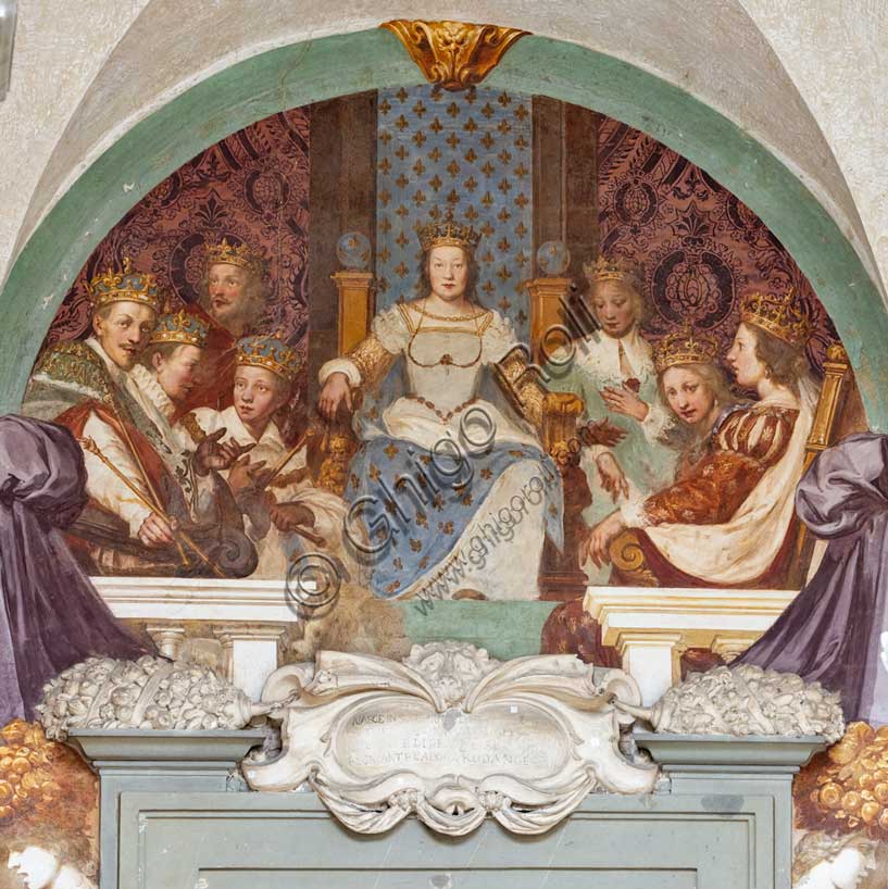 Medici Villa La Petraia, courtyard: “Catherine De’ Medici and her Children”, fresco from the cycle of the Fasti Medicei by Volterrano (Baldassarre Franceschini), 1636-1647.Catherine de' Medici, on a throne with the back draped with French lilies, is close to seven of her ten children (those who died at a very young age are missing): Francis II, Charles IX and Henry III, all kings of France, Francis Hercules , Duke of Alençon, and his daughters Elizabeth, Queen of Spain, Claudia, Duchess of Lorraine, and Margaret, wife of Henry of Navarre. The boys are arranged in a crown and each of them has the precise attributes of his royal or noble status (sceptres, crowns, jewels and cloaks).Detail.